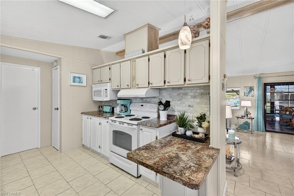 4 Oceans Blvd 4, Naples, FL 34104-12