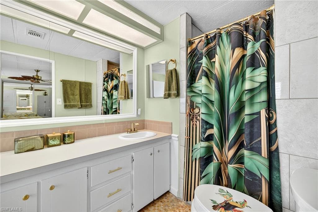 4 Oceans Blvd 4, Naples, FL 34104-18