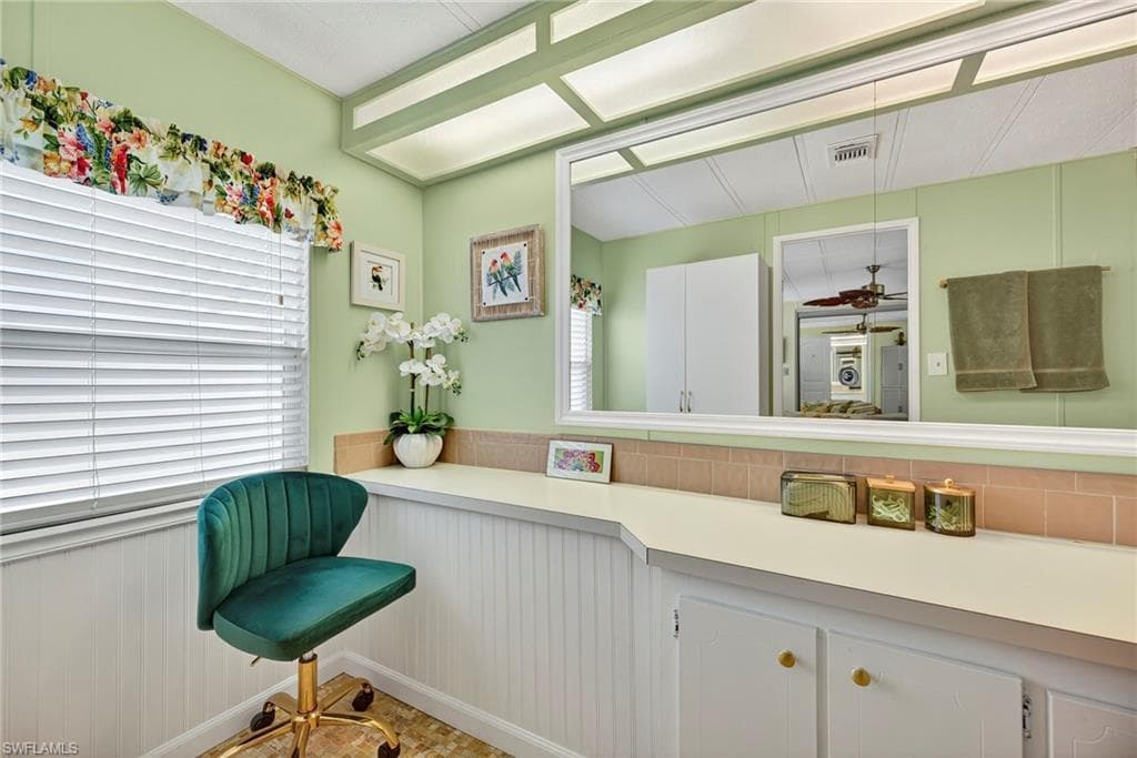 4 Oceans Blvd 4, Naples, FL 34104-19