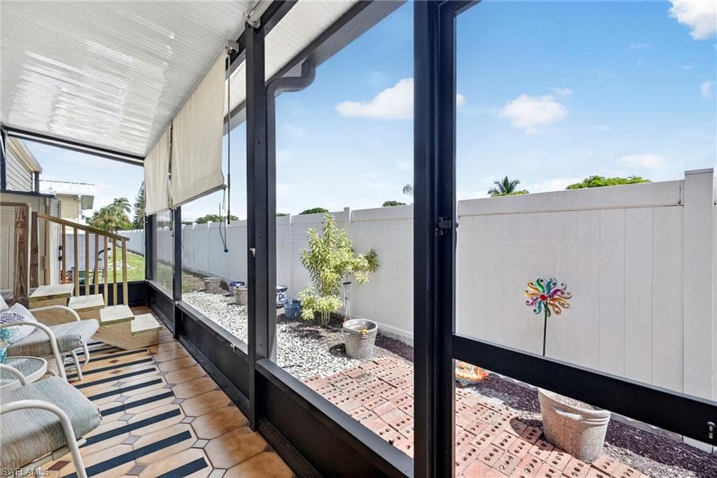 4 Oceans Blvd 4, Naples, FL 34104-24