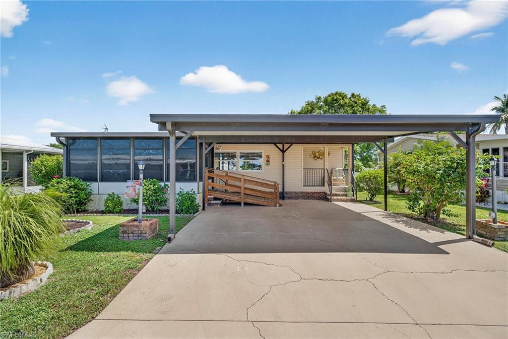 4 Oceans Blvd 4, Naples, FL 34104-1