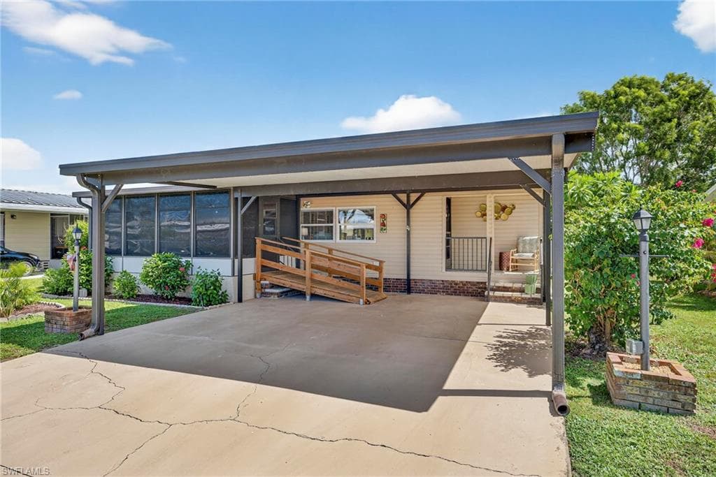 4 Oceans Blvd 4, Naples, FL 34104-2