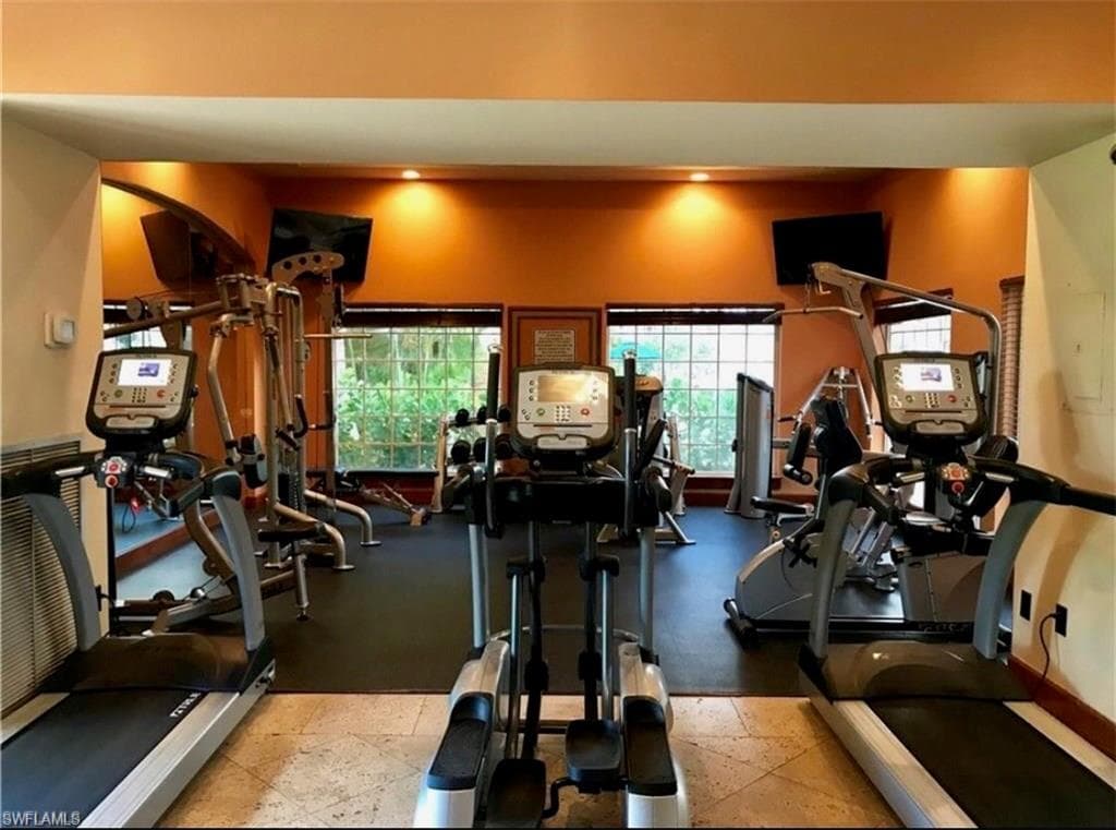 1260 Wildwood Lakes Blvd 305, Naples, FL 34104-10