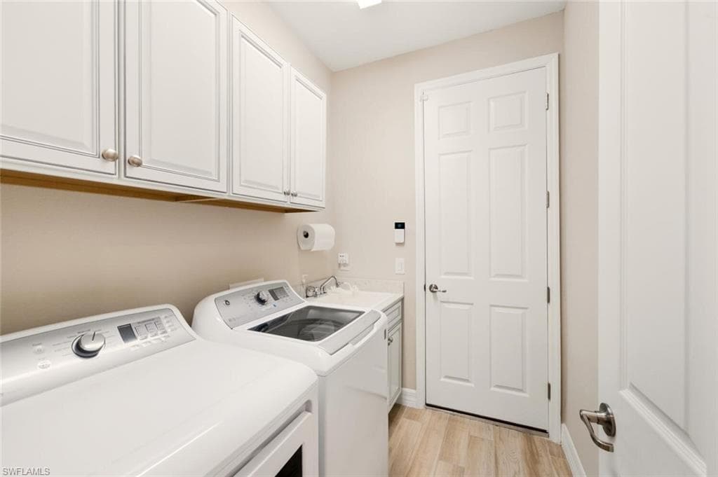 1823 Mustique St, Naples, FL 34120-23