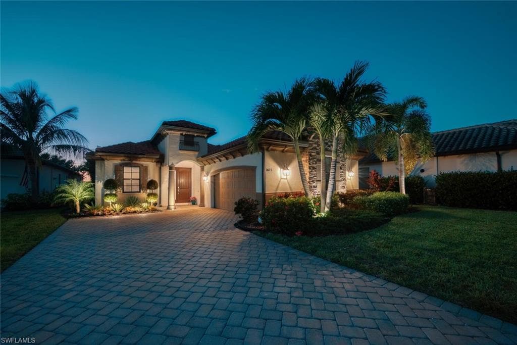 1823 Mustique St, Naples, FL 34120-1