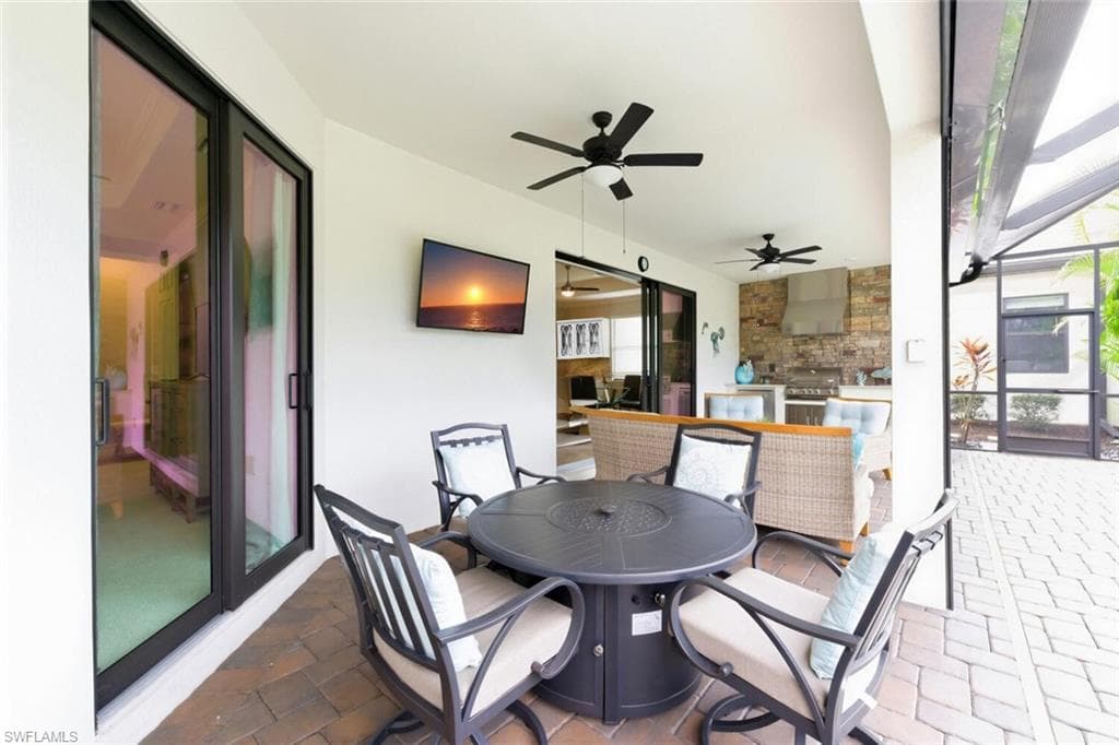 1823 Mustique St, Naples, FL 34120-32