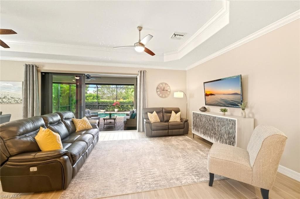 1823 Mustique St, Naples, FL 34120-4