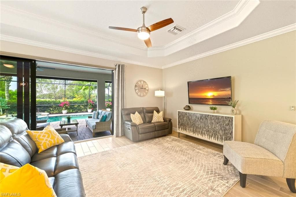 1823 Mustique St, Naples, FL 34120-5