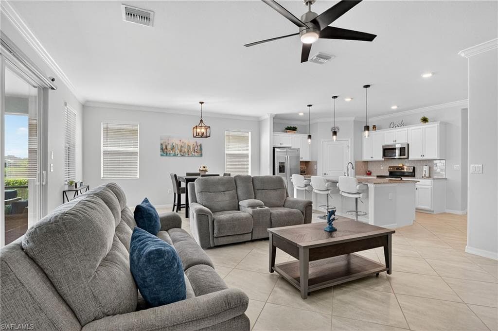 2130 Hamlin St, Naples, FL 34120-8