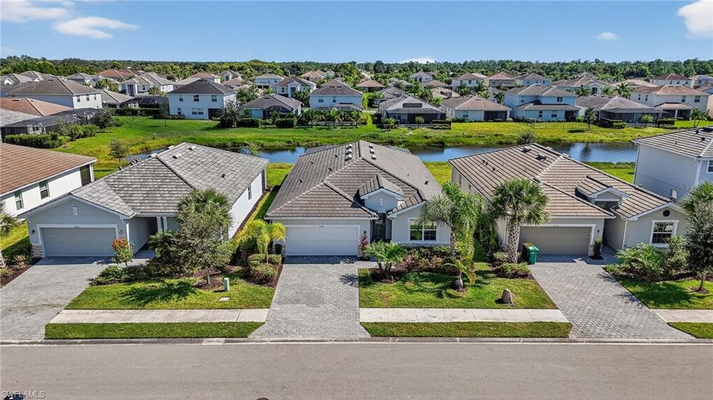 2130 Hamlin St, Naples, FL 34120-22