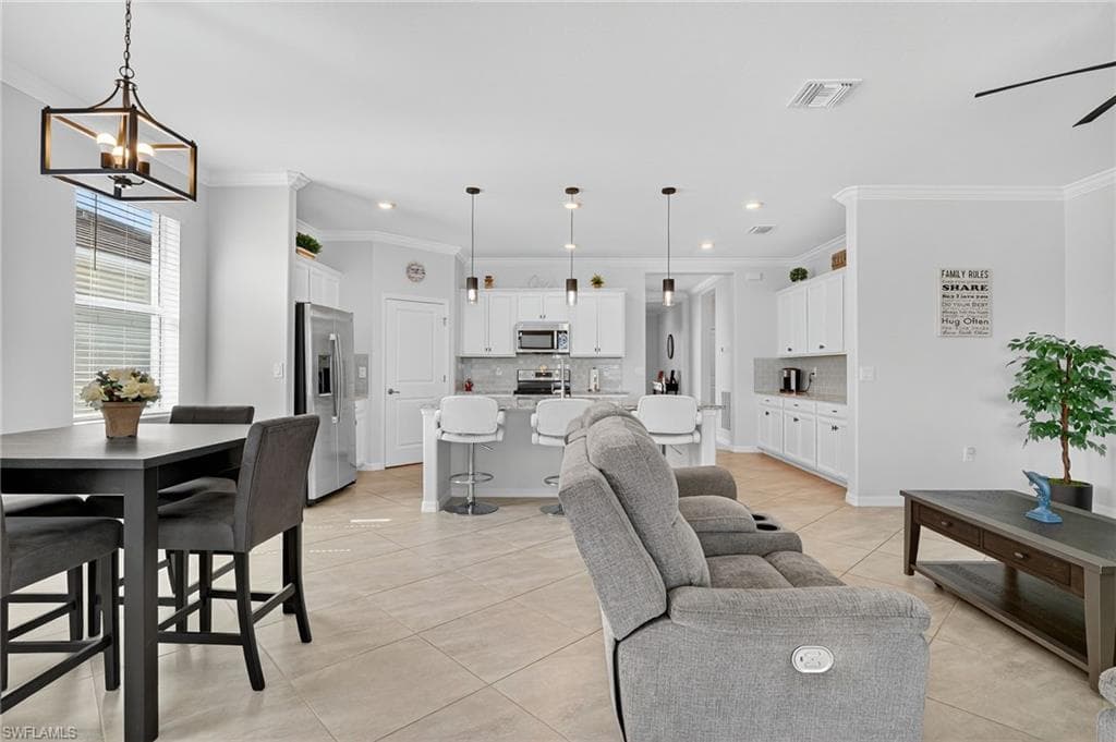 2130 Hamlin St, Naples, FL 34120-4