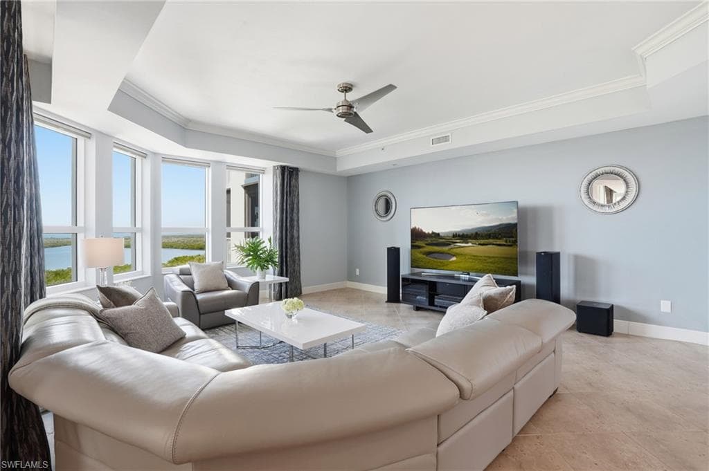 285 Grande Way 801, Naples, FL 34110-8