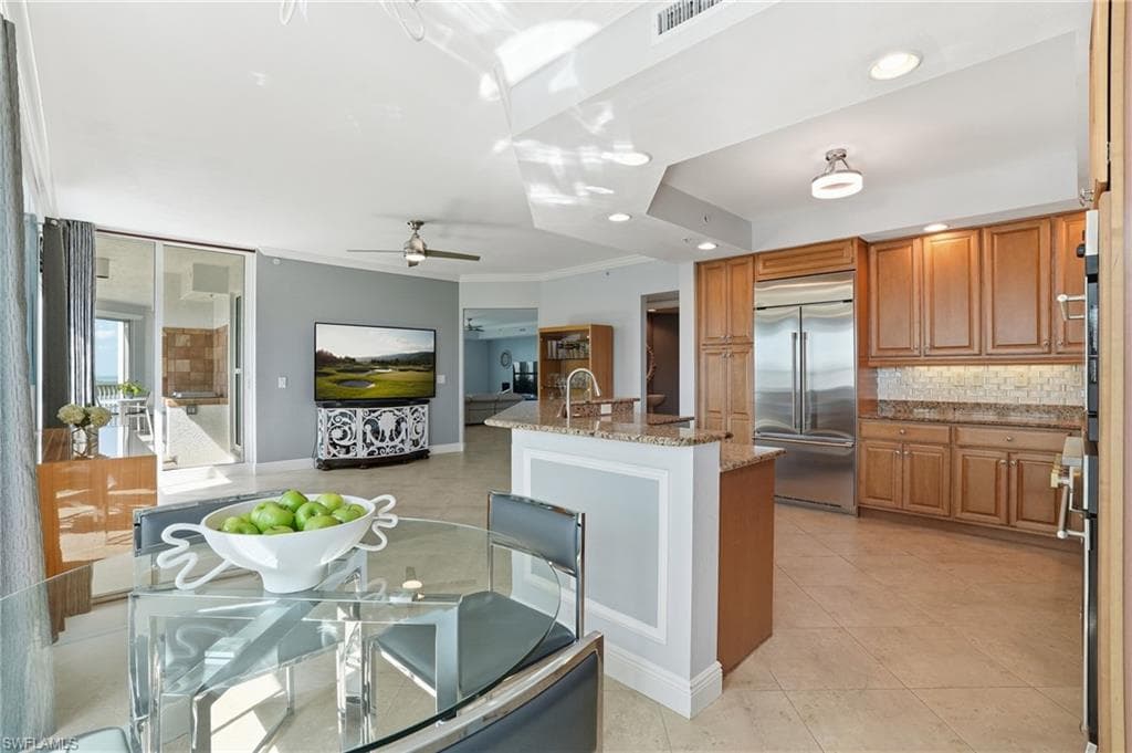 285 Grande Way 801, Naples, FL 34110-16