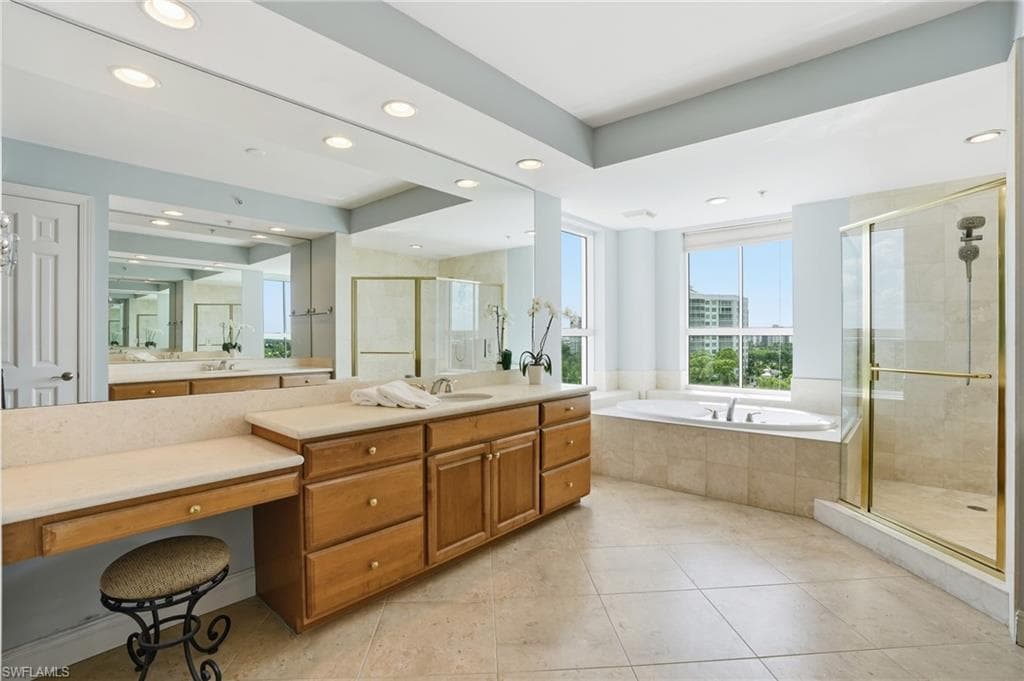 285 Grande Way 801, Naples, FL 34110-22