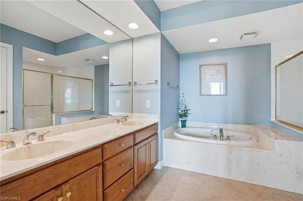 285 Grande Way 801, Naples, FL 34110-26