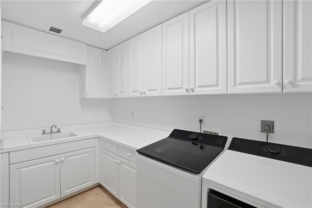 285 Grande Way 801, Naples, FL 34110-34