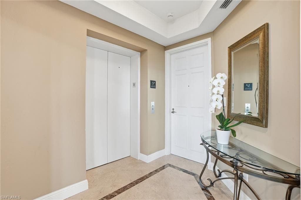 285 Grande Way 801, Naples, FL 34110-2