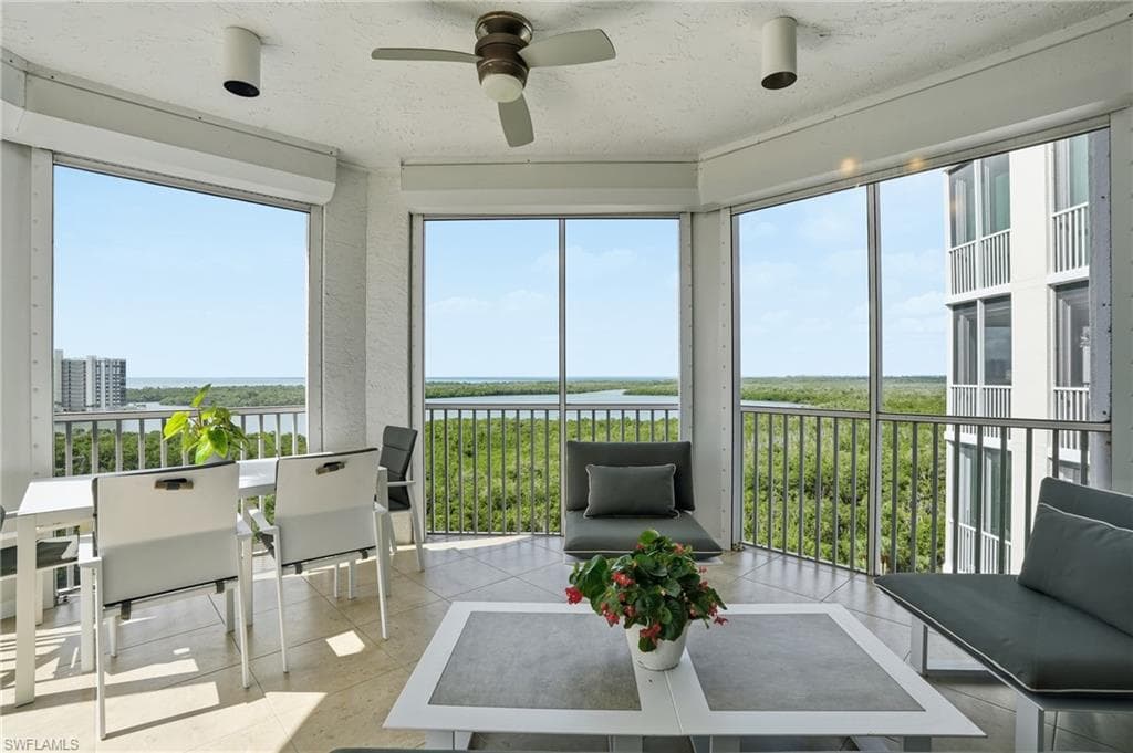 285 Grande Way 801, Naples, FL 34110-38