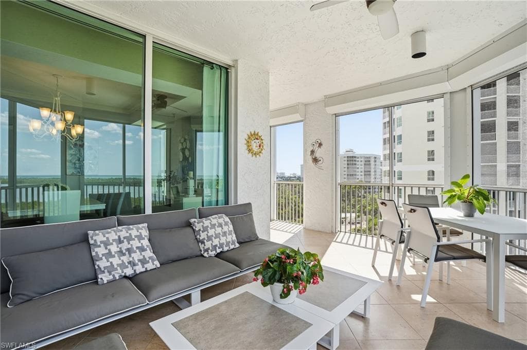 285 Grande Way 801, Naples, FL 34110-40