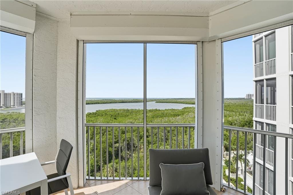 285 Grande Way 801, Naples, FL 34110-41