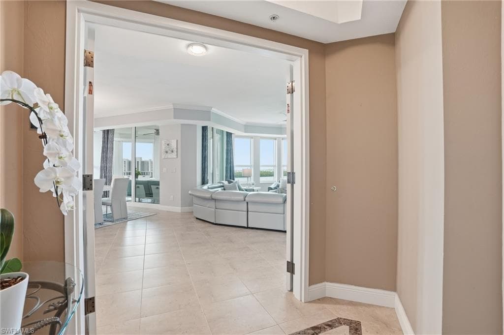 285 Grande Way 801, Naples, FL 34110-3