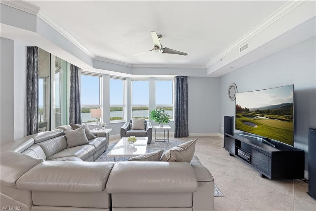 285 Grande Way 801, Naples, FL 34110-4