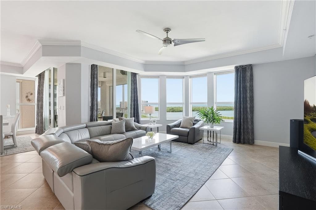 285 Grande Way 801, Naples, FL 34110-5