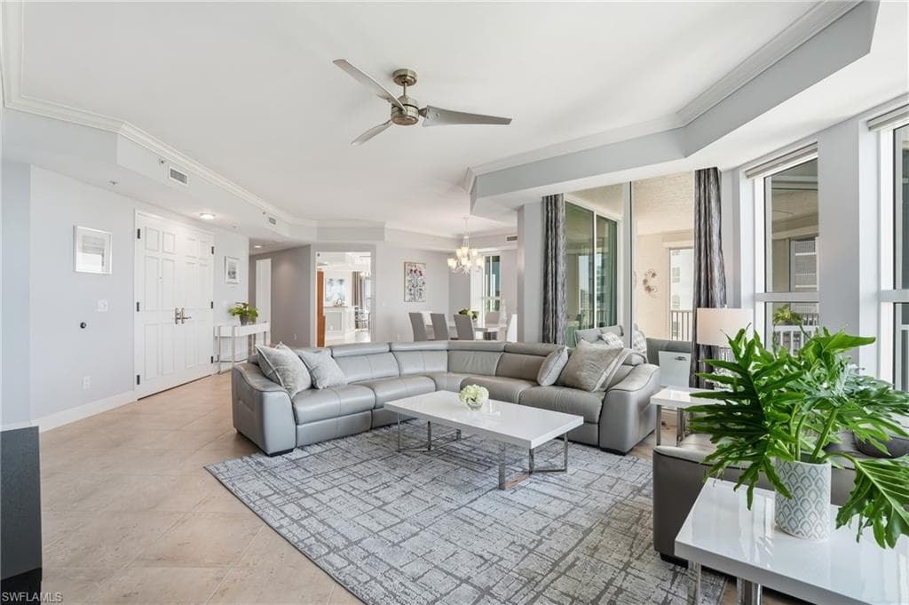 285 Grande Way 801, Naples, FL 34110-6