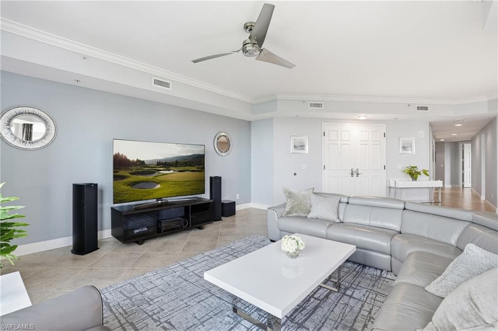 285 Grande Way 801, Naples, FL 34110-7