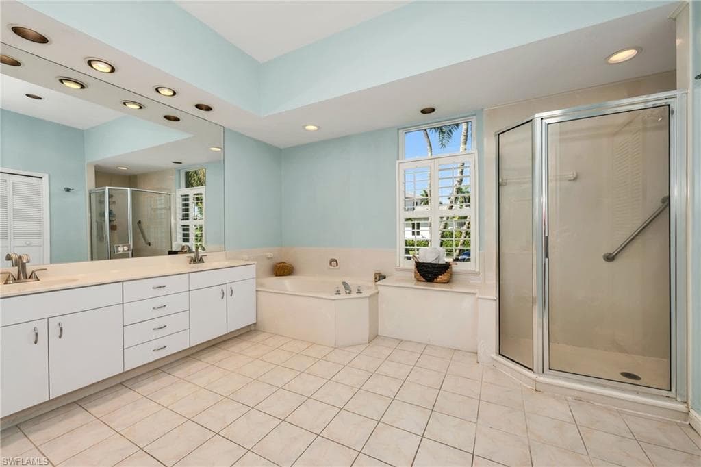 1923 Snook Dr, Naples, FL 34102-15