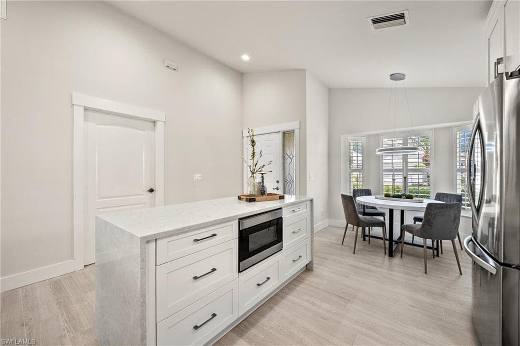 1590 Weybridge Cir 52, Naples, FL 34110-12