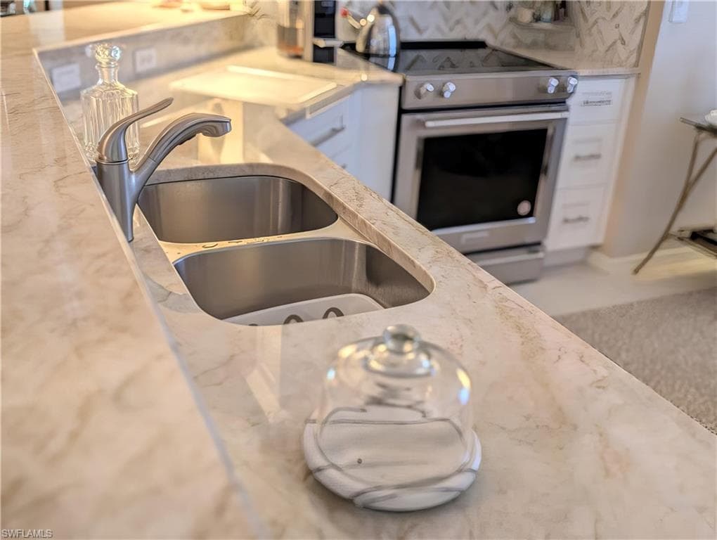 7852 Stratford Dr, Naples, FL 34104-11