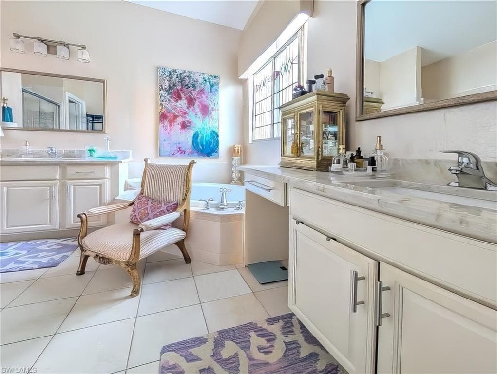 7852 Stratford Dr, Naples, FL 34104-19