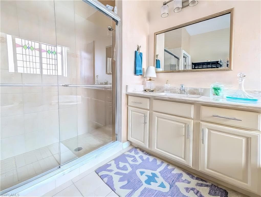 7852 Stratford Dr, Naples, FL 34104-20