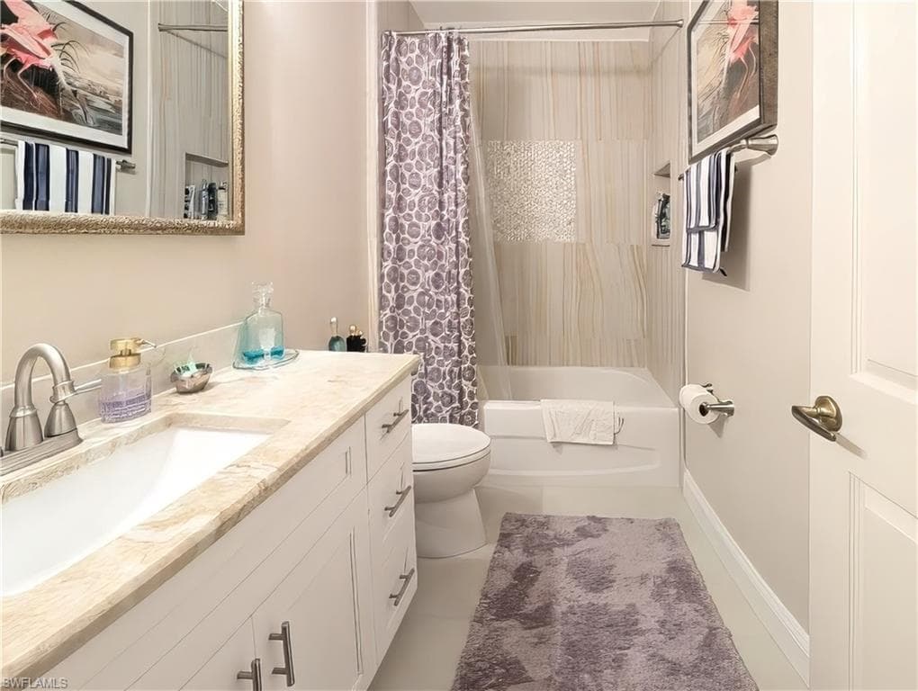 7852 Stratford Dr, Naples, FL 34104-23