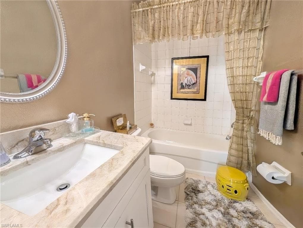 7852 Stratford Dr, Naples, FL 34104-25