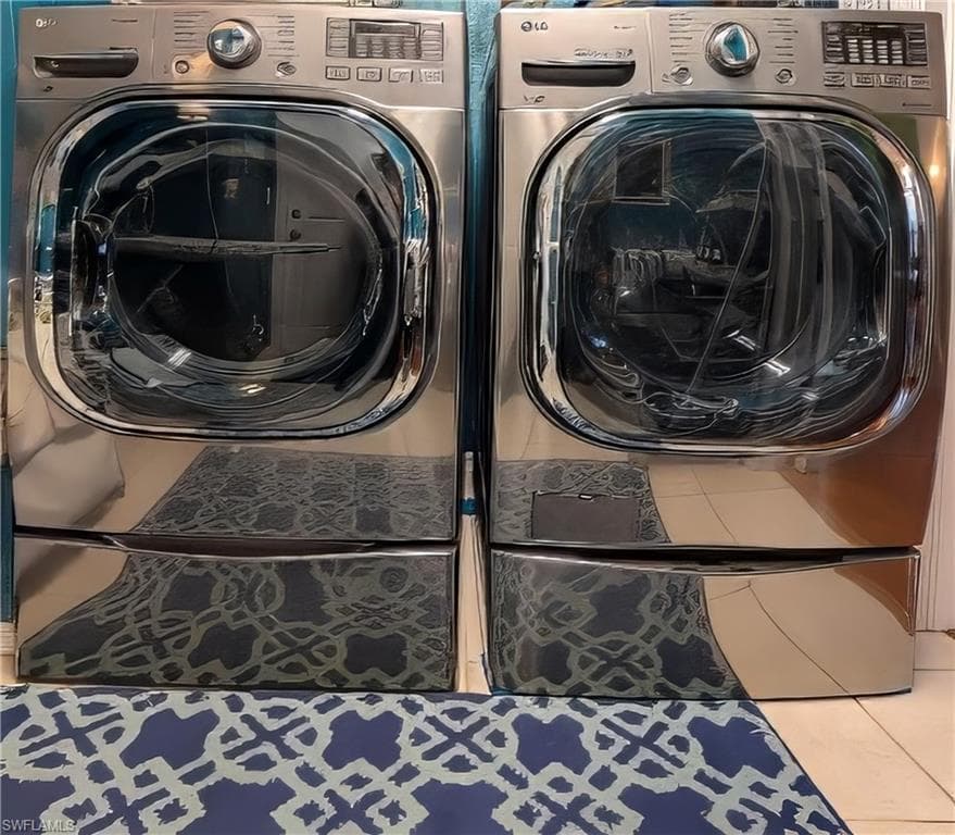 7852 Stratford Dr, Naples, FL 34104-27