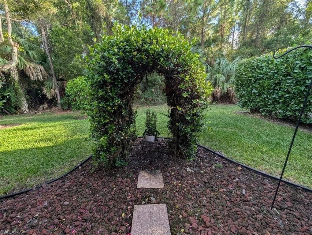 7852 Stratford Dr, Naples, FL 34104-30