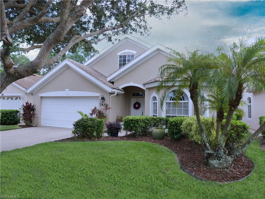 7852 Stratford Dr, Naples, FL 34104-2