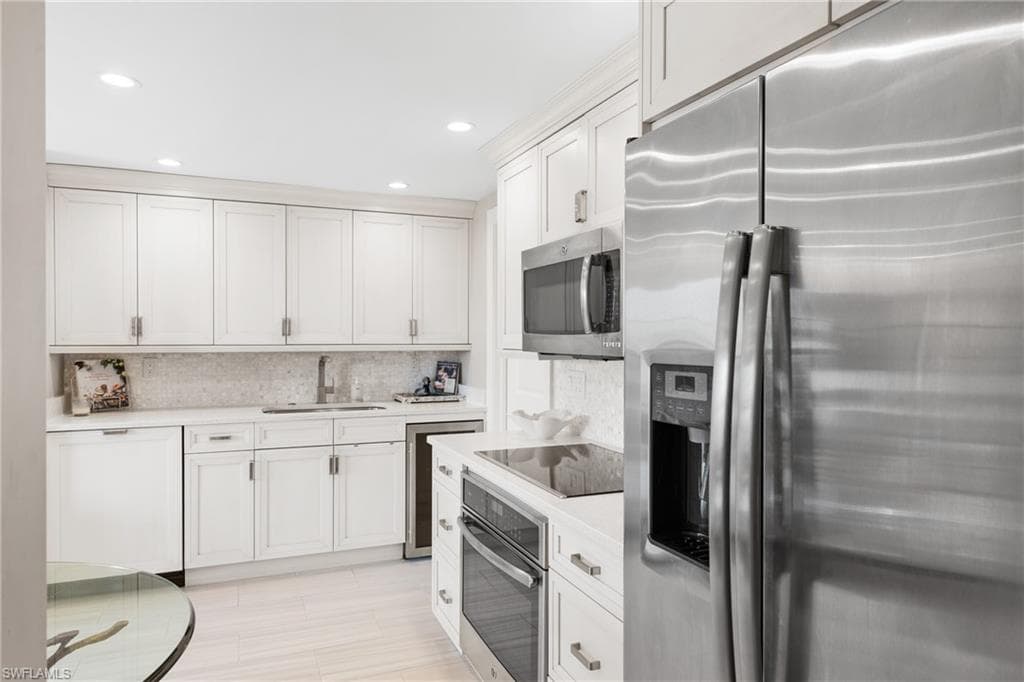 4200 Belair Ln 300, Naples, FL 34103-8