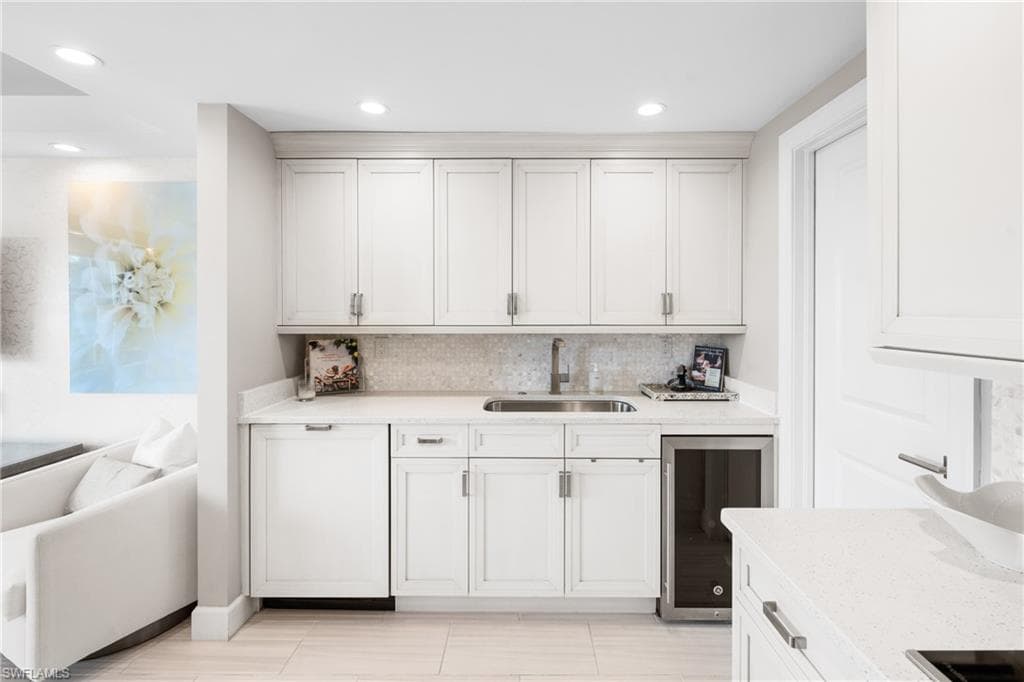 4200 Belair Ln 300, Naples, FL 34103-6