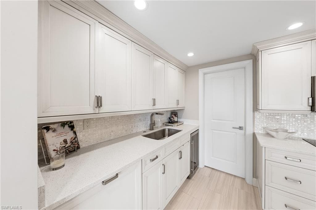 4200 Belair Ln 300, Naples, FL 34103-7