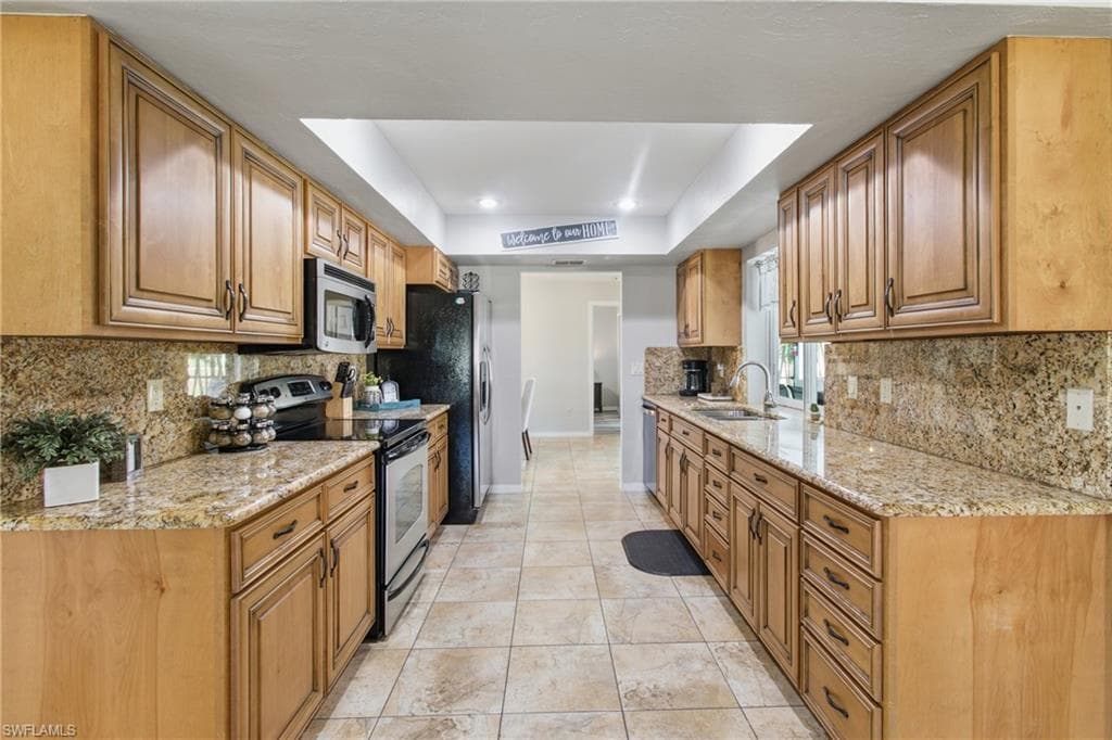 4142 22nd Ct, Cape Coral, FL 33914-11