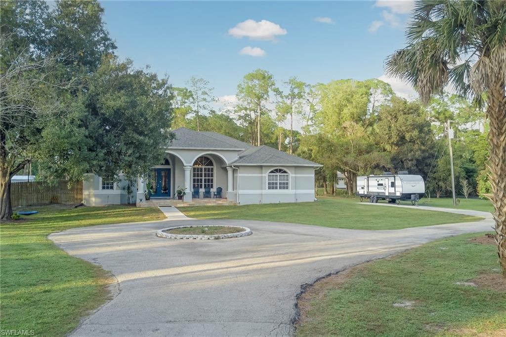 3781 29th Ave SW, Naples, FL 34117-1