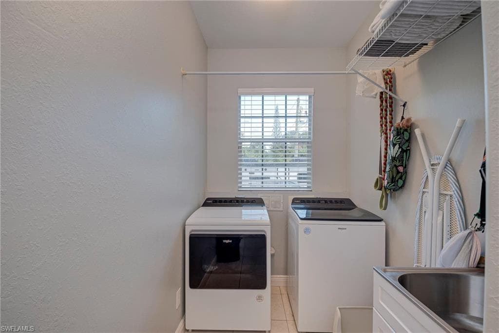 3781 29th Ave SW, Naples, FL 34117-32