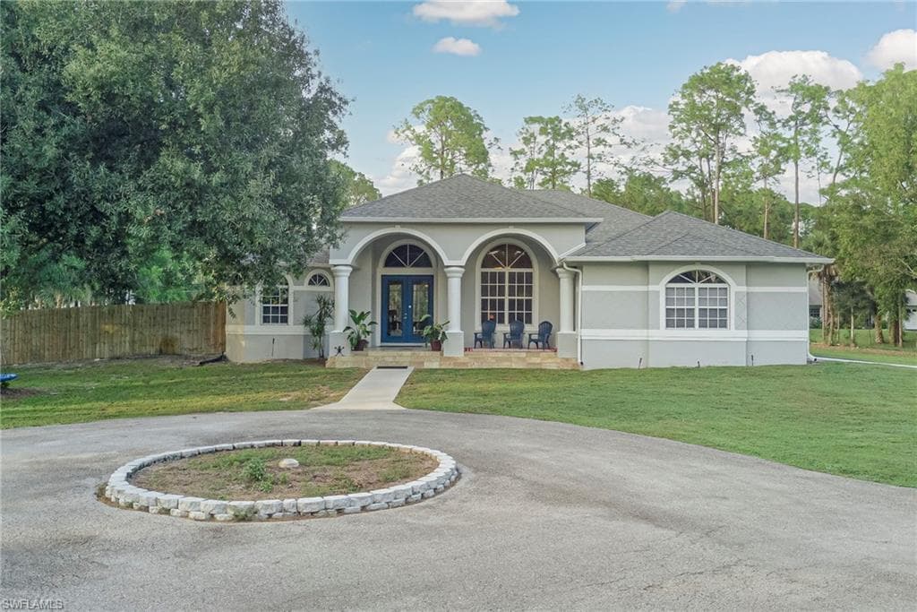 3781 29th Ave SW, Naples, FL 34117-37