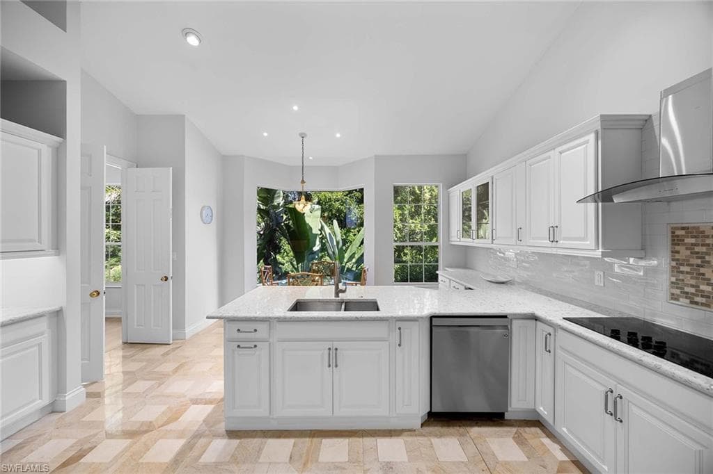 265 Colonade Cir 2703, Naples, FL 34103-21