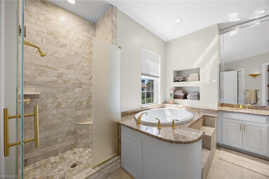 265 Colonade Cir 2703, Naples, FL 34103-30