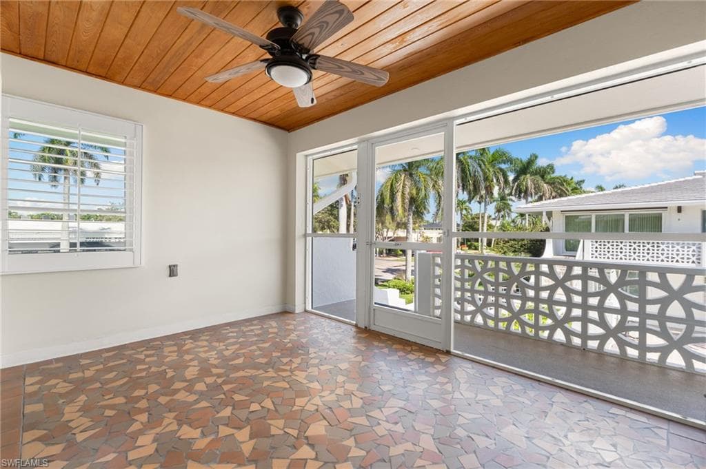 310 14th Ave S 310b, Naples, FL 34102-11