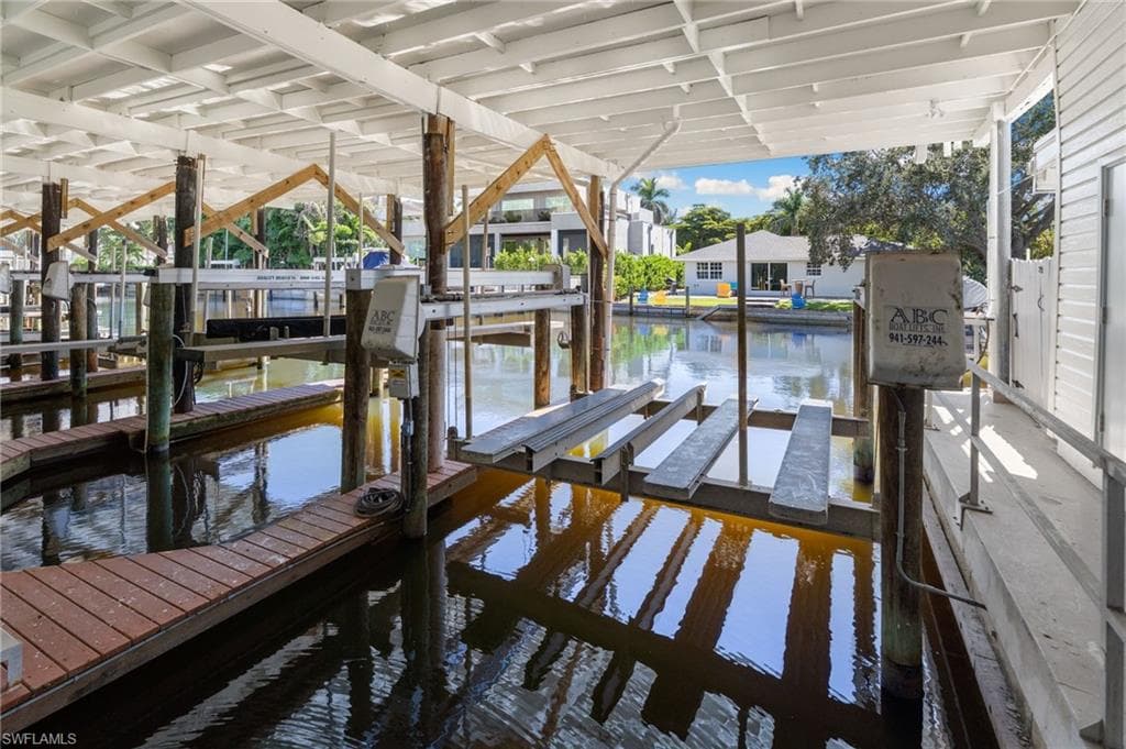 310 14th Ave S 310b, Naples, FL 34102-12